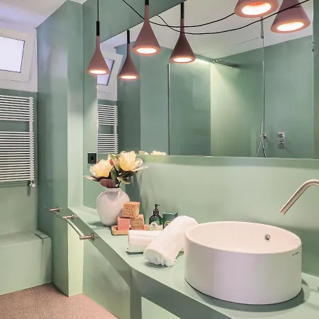 Dreamers Sea View - White And * מנרולה