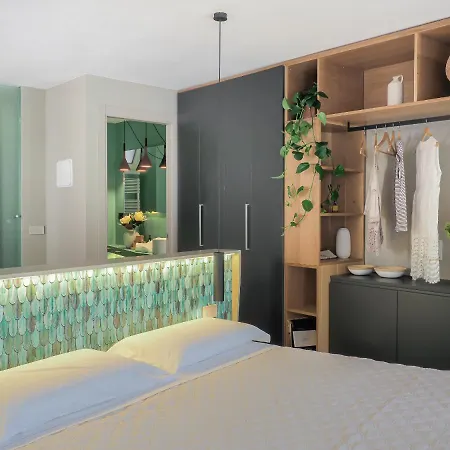 Dreamers Sea View - White And