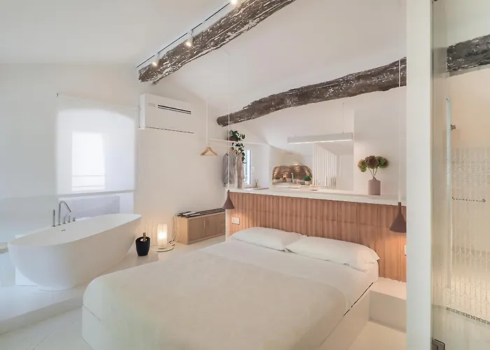 Dreamers Sea View - White And