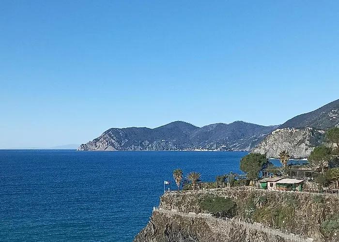Dreamers Sea View - White And Manarola