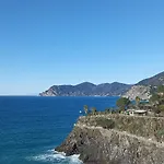 Dreamers Sea View - White And Manarola