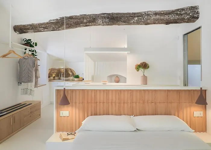 Apartment Dreamers Sea View - White And