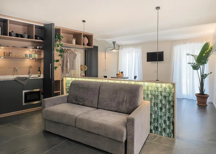 Apartment Dreamers Sea View - White And *