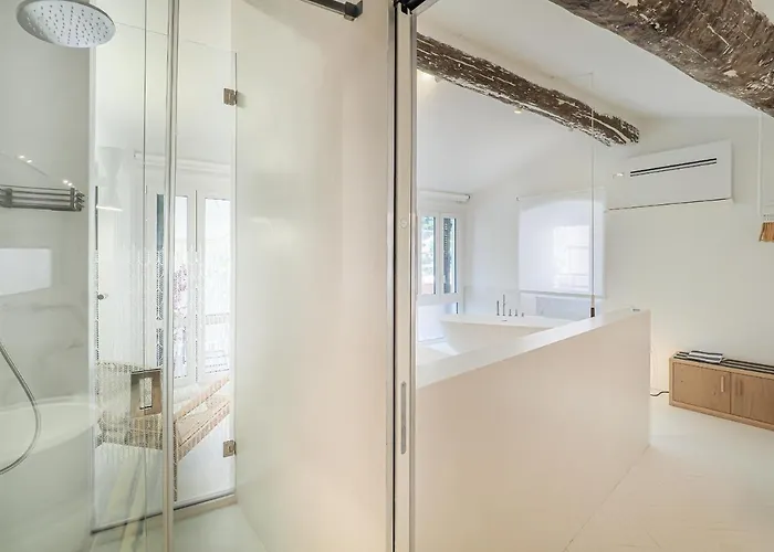Apartment Dreamers Sea View - White And